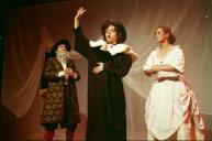 Cena da peça de teatro "Triunfo de Arlequim".