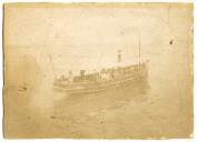 Barco de passageiros, a vapor, no Tejo.