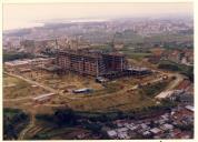 Vista aérea das obras de construção do Hospital Garcia de Orta, Pragal.