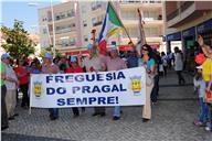Desfile das coletividades do concelho nas celebrações do 25 de abril.