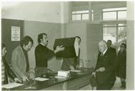 Mesa de voto nas primeiras eleições para a Assembleia Constituinte Portuguesa após a Revolução do 25 de abril de 1974, Almada.