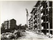 Obras de construção de edifícios de habitação no Laranjeiro.
