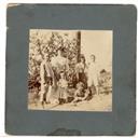 Virgínia Carlota Hermann Von Botischer com os filhos e outras crianças. 