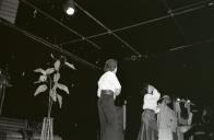 Cena da peça de teatro "Deus os fez, Deus os juntou".