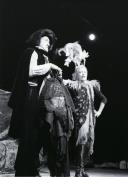 Cena da peça de teatro "Deus os fez, Deus os juntou".