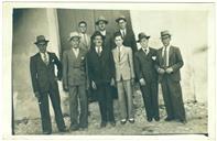 Grupo junto à adega da Quinta Alvarez.