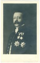 Retrato de homem oficial militar fardado com condecorações e medalhas.