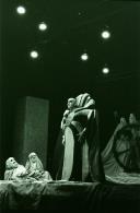 Cena da peça de teatro "Antígona".