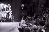 Cena da peça de teatro "Deus os fez, Deus os juntou".