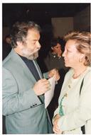 A Presidente da Câmara Municipal de Almada, Maria Emília Guerreiro Neto de Sousa e José Aurélio, em exposição sobre o Monumento ao Trabalho, Poder Local/Populações. 