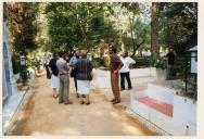 Visita dos grupos de teatro estrangeiros aos jardins do Solar dos Zagallos.