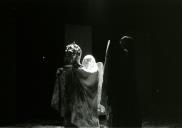 Cena da peça de teatro "Antígona".