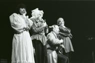 Cena da peça de teatro "Deus os fez, Deus os juntou".