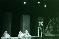 Cena da peça de teatro "Antígona".
