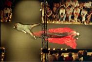 Plateia e cena da peça de teatro "Las criadas".