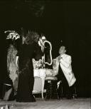 Cena da peça de teatro "Deus os fez, Deus os juntou".