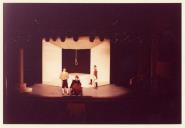 Cena com excertos das peças de teatro "As Guerras de Alecrim e Mangerona" e "O Tanoeiro".