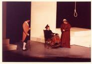 Cena com excertos das peças de teatro "As Guerras de Alecrim e Mangerona" e "O Tanoeiro".