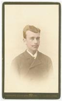 Retrato de João Teotónio Pereira Júnior em jovem adulto. 