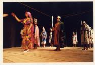 cena da peça de teatro "Auto da Floripes".