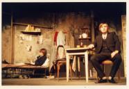 Cena da peça de teatro "Os emigrantes".