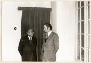 António Correia junto de outro indivíduo.