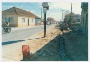 Obras de construção de muro, junto a casas, na Rua de António de Andrade, Marco Cabaço.
