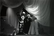 Cena da peça de teatro "Triunfo de Arlequim".