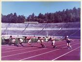 Prova masculina de corrida no Estádio Nacional.
