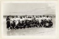 Rancho Folclórico dos Pescadores da Costa de Caparica com os diretores do grupo.