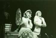 Cena da peça de teatro "Deus os fez, Deus os juntou"