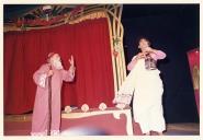 Cena da peça de teatro "Um cálice de Porto".