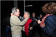 Cumprimento entre Sérgio Godinho e a Presidente da Câmara Municipal, Maria Emília Guerreiro Neto de Sousa, no concerto na Praça da Liberdade.