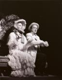 Cena da peça de teatro "Deus os fez, Deus os juntou".