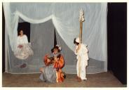 Cena da peça de teatro "O Triunfo de Arlequim".