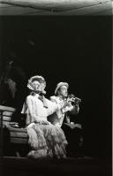 Cena da peça de teatro " Deus os fez, Deus os juntou".