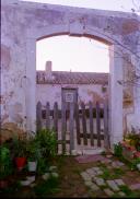 Entrada e pátio interior na Quinta de Vale Flores de Cima, Feijó.