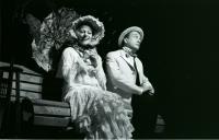 Cena da peça de teatro "Deus os fez, Deus os juntou".