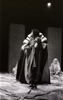Cena da peça de teatro "Antígona".