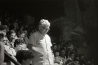 Carlo Boso na plateia da peça de teatro "Triunfo de Arlequim".