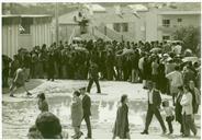 Filas de eleitores nas primeiras eleições para a Assembleia Constituinte Portuguesa após a Revolução do 25 de abril de 1974, Laranjeiro.