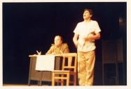 Cena da peça de teatro "Os polícias".