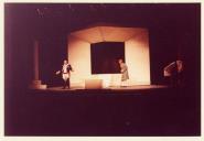 Cena com excertos das peças de teatro "As Guerras de Alecrim e Mangerona" e "O Tanoeiro".