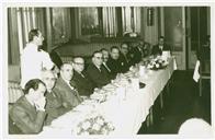 Mesa de honra no banquete de homenagem a Luís Teotónio Pereira prestada pelos funcionários da Companhia de Seguros Fidelidade.
