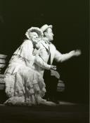 Cena da peça de teatro "Deus os fez, Deus os juntou".