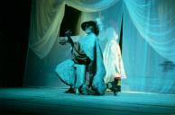 Cena da peça de teatro "Triunfo de Arlequim".