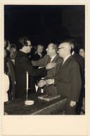 Homenagem a Monsenhor António Gonçalves Pedro: António Correia a cumprimentar o homenageado.