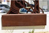 Monumento às Costureiras do Pragal.