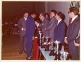 Presidente da Câmara Municipal de Almada Serafim de Jesus Silveira Júnior entrega medalha